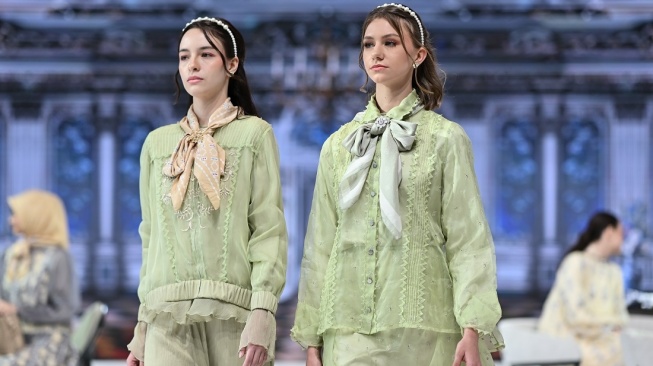 Khanaan menampilkan koleksi terbaru bertajuk "Smaranaa" di ajang Garis Poetih Raya Collections 2026 pada 31 Januari 2026. [dokumentasi pribadi]