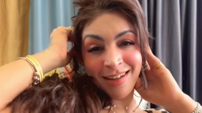 Kak Jill Sine membuat laporan atas kasus pencurian sepeda motor di tokonya di kawasan Pondok Aren, Tangerang Selatan, Selasa (4/2/2026). [istimewa]