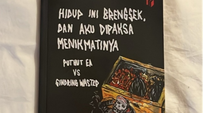 Hidup Ini Brengsek dan Aku Dipaksa Menikmatinya: Potret Mati Rasa Puthut EA