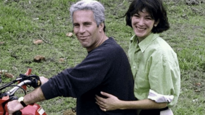 Menguak Rahasia Foto Jeffrey Epstein: Mengapa Ia Pilih Motor 2 Tak 'Ndeso' Meski Harta Melimpah?