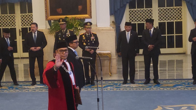 Prabowo Tunjuk Juda Agung jadi Wamenkeu, Adies Kadir Resmi Jabat Hakim MK