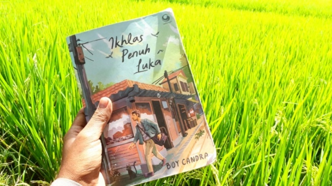Romantisasi Duka dalam 'Ikhlas Penuh Luka' Karya Boy Candra