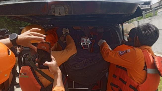 Lantai Dapur Ambrol ke Sungai, Warga Kutawaringin Ditemukan Tak Bernyawa Usai 4 Hari Pencarian