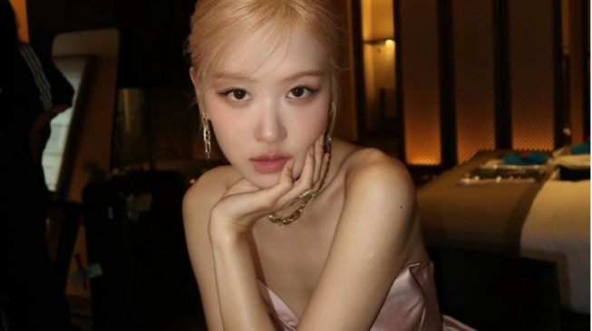 Intip 4 Inspirasi Outfit Dress Minimalis ala Rose BLACKPINK