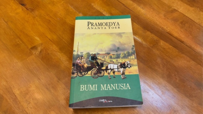 Novel Bumi Manusia: Luka Kolonialisme dalam Roman Klasik Pramoedya