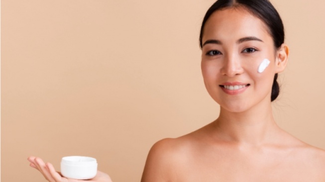 5 Day Cream Cegah Tanda Penuaan Usia 35 Tahun, Wajah Kenyal dan Bercahaya