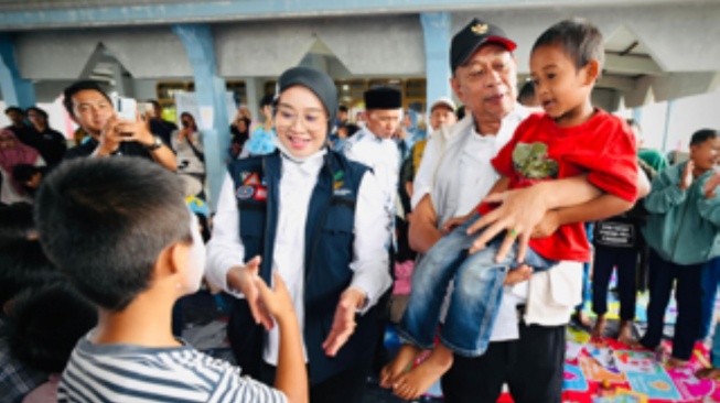 Wamensos Agus Jabo saat meninjau posko Layanan Dukungan Psikososial (LDP) Kemensos (Dok: Kemensos)