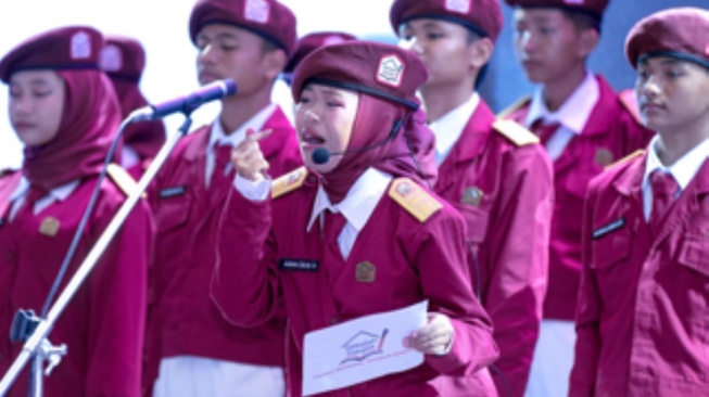 Dalam acara sosialisasi DTSEN ini, dihadirkan hiburan bagi hadirin seperti paduan suara pilar sosial Kabupaten Sidoarjo, paduan suara siswa SRMA 21 Surabaya, dan pembacaan puisi (Dok: Kemensos)