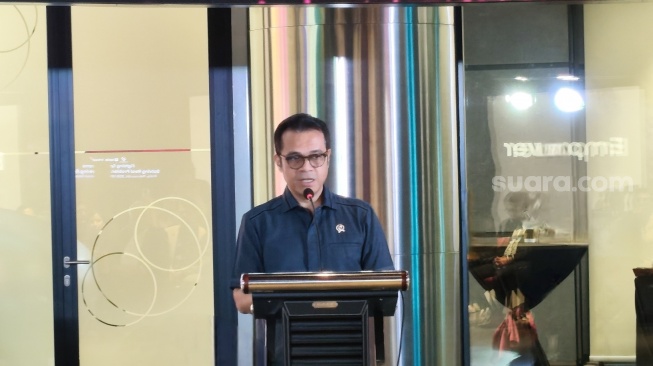 Wakil Menteri Komunikasi dan Digital Republik Indonesia, Nezar Patria dalam Media Update Fitur Anti-scam dan Anti-spam di Jakarta, Jumat (6/2/2026). [Suara.com/Dythia]