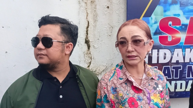 Selain Menuduh Polandri, Firdha Razak Juga Menduga Sang Menantu Pakai Guna-Guna