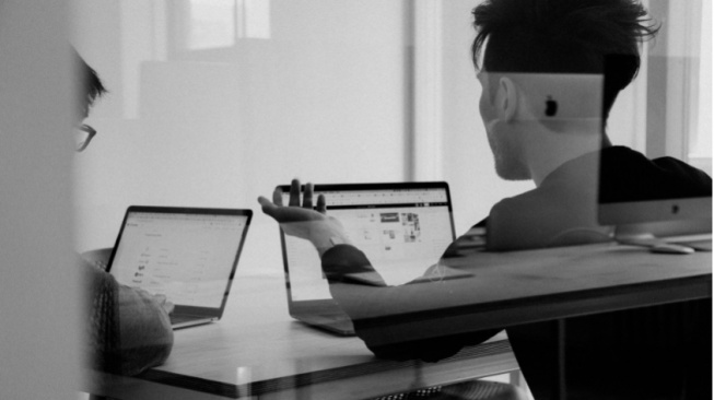 Di Balik Kekuasaan: Cara Psikologi Sosial Membentuk Wajah Politik Indonesia