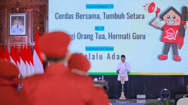 Menteri Sosial Saifullah Yusuf (Gus Ipul) saat menghadiri acara Sosialisasi Data Tunggal Sosial dan Ekonomi Nasional (DTSEN) bersama seluruh camat, kepala desa, pilar-pilar sosial, dan orang tua siswa Sekolah Rakyat di Kabupaten Tuban, Jawa Timur, Jumat (6/2/2026) (Dok: Kemensos)