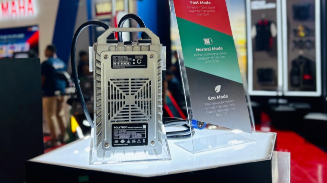 Polytron menyediakan charger portable untuk motor listrik di IIMS 2026. [Dok Polytron]
