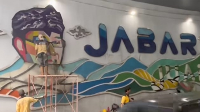 Wajah Ridwan Kamil Dicopot dari Underpass Depok, Ikon 'Jabar Juara' Akan Diganti Tokoh Lokal?