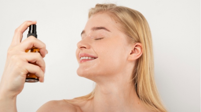 3 Pilihan Setting Spray Satin Finish untuk Makeup Flawless dan Tahan Lama