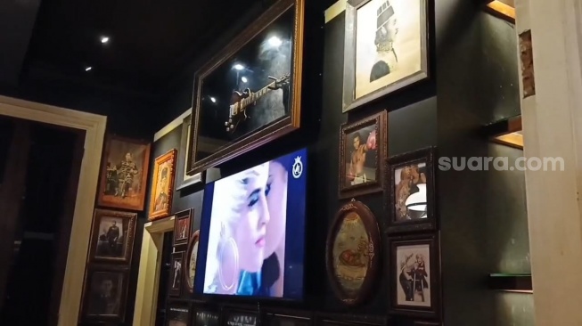 Suasana restoran Ahmad Dhani dengan label bintang lima di Kemang, Jakarta Selatan pada Jumat, 6 Februari 2026. [Suara.com/Rena Pangesti]