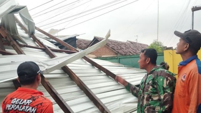 Cuaca Ekstrem Rusak Puluhan Rumah di Probolinggo, BPBD Pastikan Tak Ada Korban Jiwa
