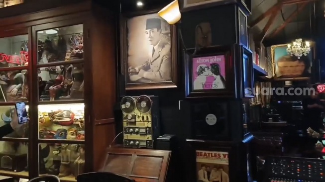 Suasana restoran Ahmad Dhani dengan label bintang lima di Kemang, Jakarta Selatan pada Jumat, 6 Februari 2026. [Suara.com/Rena Pangesti]