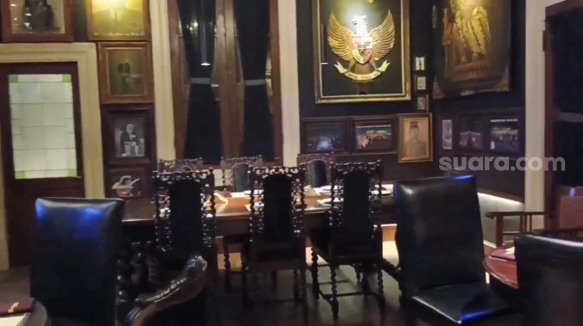 Suasana restoran Ahmad Dhani dengan label bintang lima di Kemang, Jakarta Selatan pada Jumat, 6 Februari 2026. [Suara.com/Rena Pangesti]