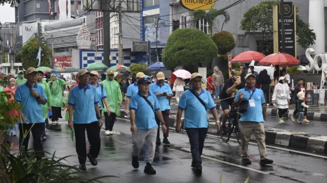 Rombongan Fun Walk di CFD Margonda Raya, Minggu (8/2/2026). (Istimewa)