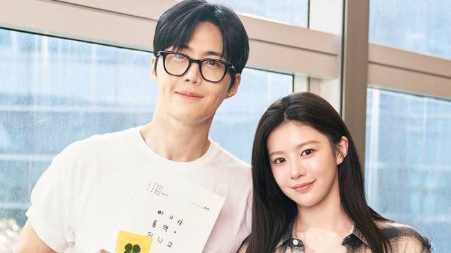 Can This Love Be Translated? Konsisten di Puncak Drama Paling Dibicarakan