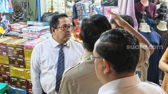 Pasar Cipulir Langganan Tenggelam, Rano Karno Janji Benahi Turap Jebol Sebelum Lebaran