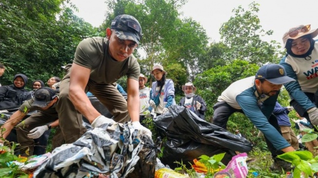 Ratusan Relawan Sisir Kawasan Wisata IKN, Hampir Satu Ton Sampah Diangkut