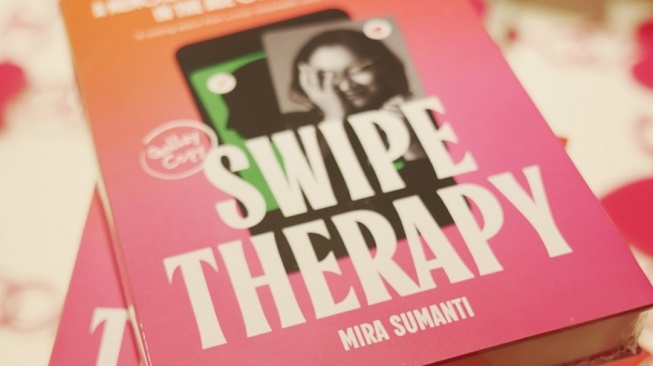 Buku Swipe Therapy: Eat Pray Love Versi Generasi Tinder
