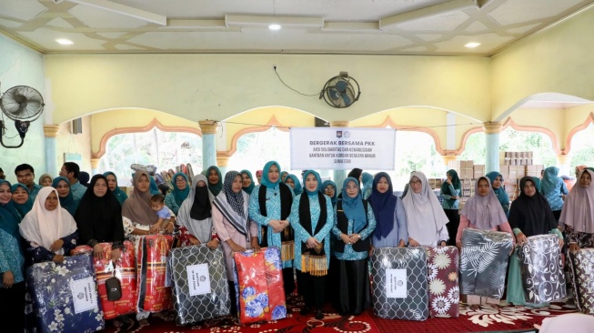 TP PKK Pusat Salurkan Bantuan Kepada Korban Bencana Banjir Bandang di Kabupaten Bireuen