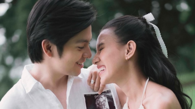 Hadiah Ultah Pernikahan Terindah, Angga Yunanda dan Shenina Cinnamon Umumkan Kehamilan