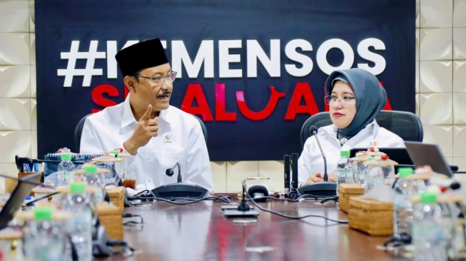 Gus Ipul usai rapat dengan Kepala Badan Pusat Statistik (BPS) Amalia Adininggar Widyasanti di Kantor Kemensos, Jakarta, Selasa (10/2/2026) (Dok: Kemensos)