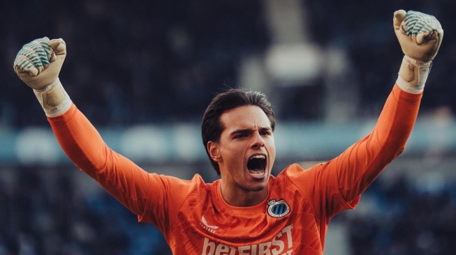 Rahang Lepas dan Leher Patah, Kiper Keturunan Indonesia Dani van den Heuvel Debut Liga Champions