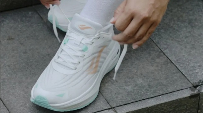 5 Pilihan Sepatu Desle untuk Olahraga, Koleksi Terbaru Februari 2026