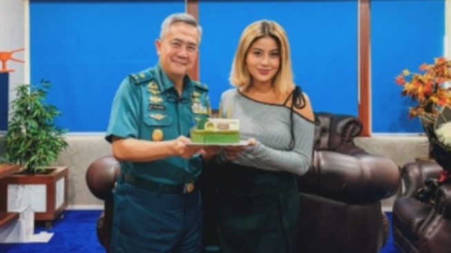 Bukan Disuruh Nikah, Ayah Awkarin Doakan Agar Anaknya Rajin Salat