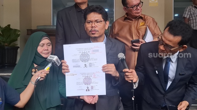 Bonatua Klaim Ijazah Jokowi Tanpa Sensor Identik dengan Dokumen Riset Roy Suryo Cs