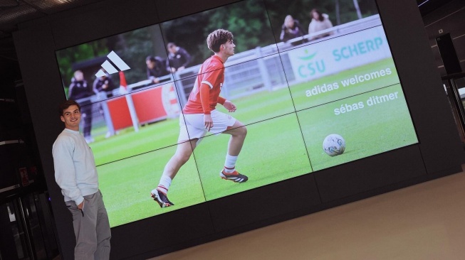 Terungkap asal darah Indonesia Sebas Ditmer. Bek muda PSV Eindhoven ini punya kakek kelahiran Jakarta dan eligible bela Timnas Indonesia. Simak profil lengkapnya. [Dok. IG sebasditmer_]