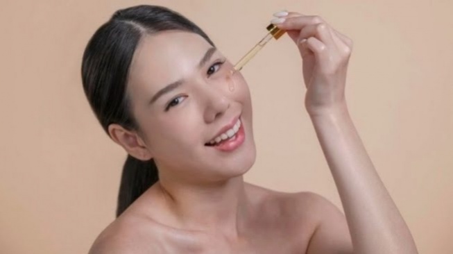 4 Serum Korea Diperkaya Propolis Atasi Jerawat, Iritasi, dan Kulit Kering