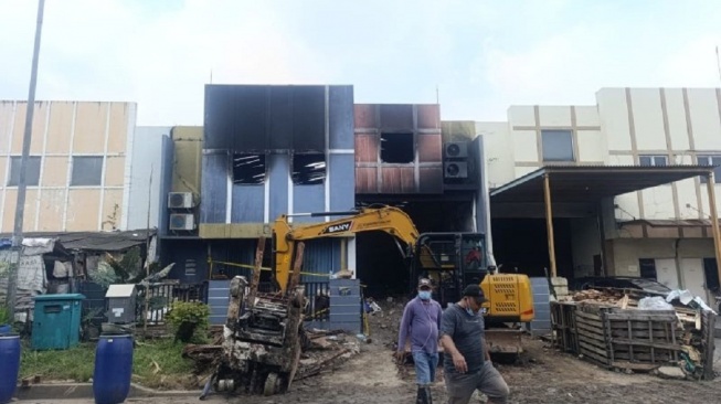 Polisi Selidiki Dugaan Pidana Kebakaran Gudang Pestisida yang Cemari Sungai Cisadane