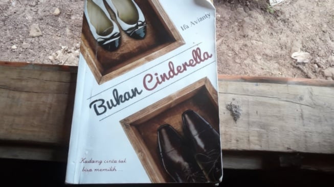 Bukan Cinderella: Pernikahan Beda Kasta yang Tak Semanis Dongeng