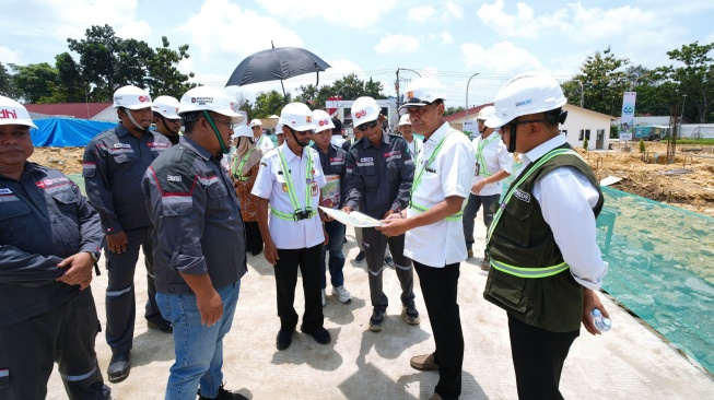 Wakil Menteri Sosial Agus Jabo Priyono saat meninjau pembangunan gedung permanen SRT 78 Sragen di Desa Kedawung, Kecamatan Mondokan (Dok: Kemensos)