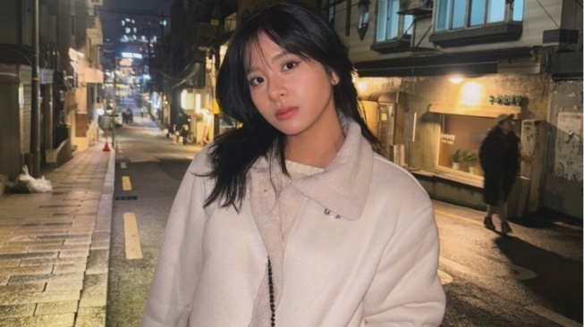 4 Mix & Match Outfit Boyish ala Zee Asadel, Keren Maksimal Tanpa Ribet!