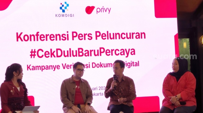 Komdigi x Privy dalam Peluncuran #CekDuluBaruPercaya di Jakarta, Kamis (12/2/2026). [Suara.com/Dythia]
