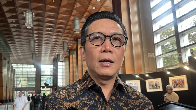 Pjs Direktur Utama PT Bursa Efek Indonesia (BEI), Jeffrey Hendrik di Gedung CIMB Niaga, Kamis (12/2/2026). [Suara.com/Rina]