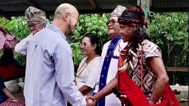 Hadiri Sidang Adat Toraja, Pandji Pragiwaksono Dijuluki Ksatria oleh Pemimpin Upacara Adat