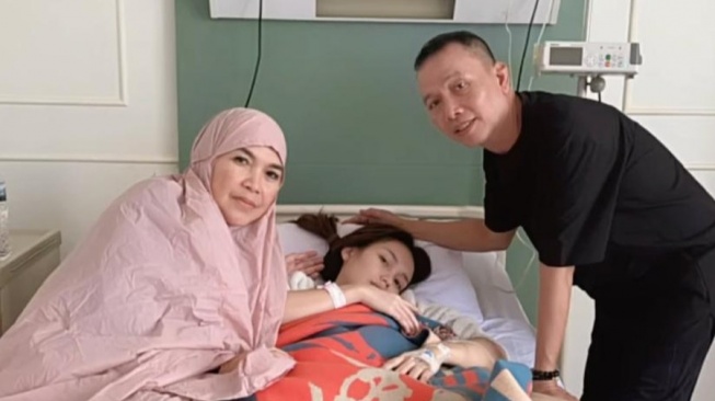 Masuk RS, Ayu Ting Ting Banjir Doa: Cepat Sembuh Tulang Punggung Keluarga