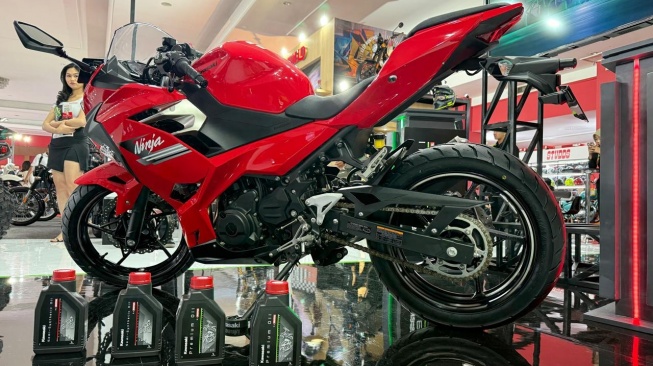 Promo IIMS 2026 Beli Motor Kawasaki Dapat Gratis Dua Liter Oli Motul