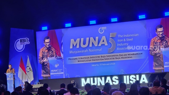Ketua Dewan Pengawas IISIA, Silmy Karim dalam acara The Indonesian Iron and Steel Industry Association (IISIA) menggelar Musyawarah Nasional (MUNAS) 2026, di Ritz Carlton, Rabu (11/2/2026). [Suara.com/Rina]