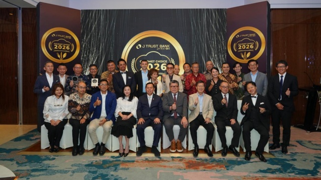 Foto Bersama Direksi J Trust Bank bersama penerima penghargaan Gourmet Choice Event 2026 dan pihak terkait.