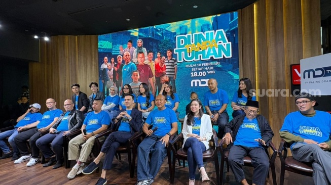 Konferensi pers series Dunia Tanpa Tuhan di kawasan Setiabudi, Jakarta Selatan pada Kamis, 12 Februari 2026. [Suara.com/Tiara Rosana]