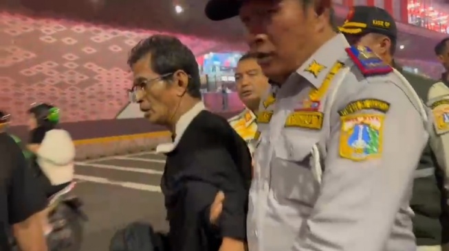 Niat Gasak HP ASN di Tengah Gemerlap Imlek di Bundaran HI, Pria Paruh Baya Diciduk